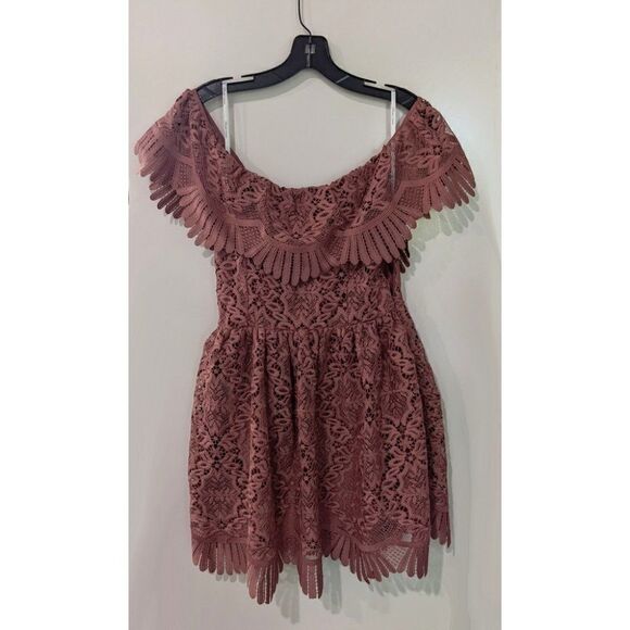 Lovers & Friends | Dream Vacay lace dress in Mauve - Picture 5 of 15